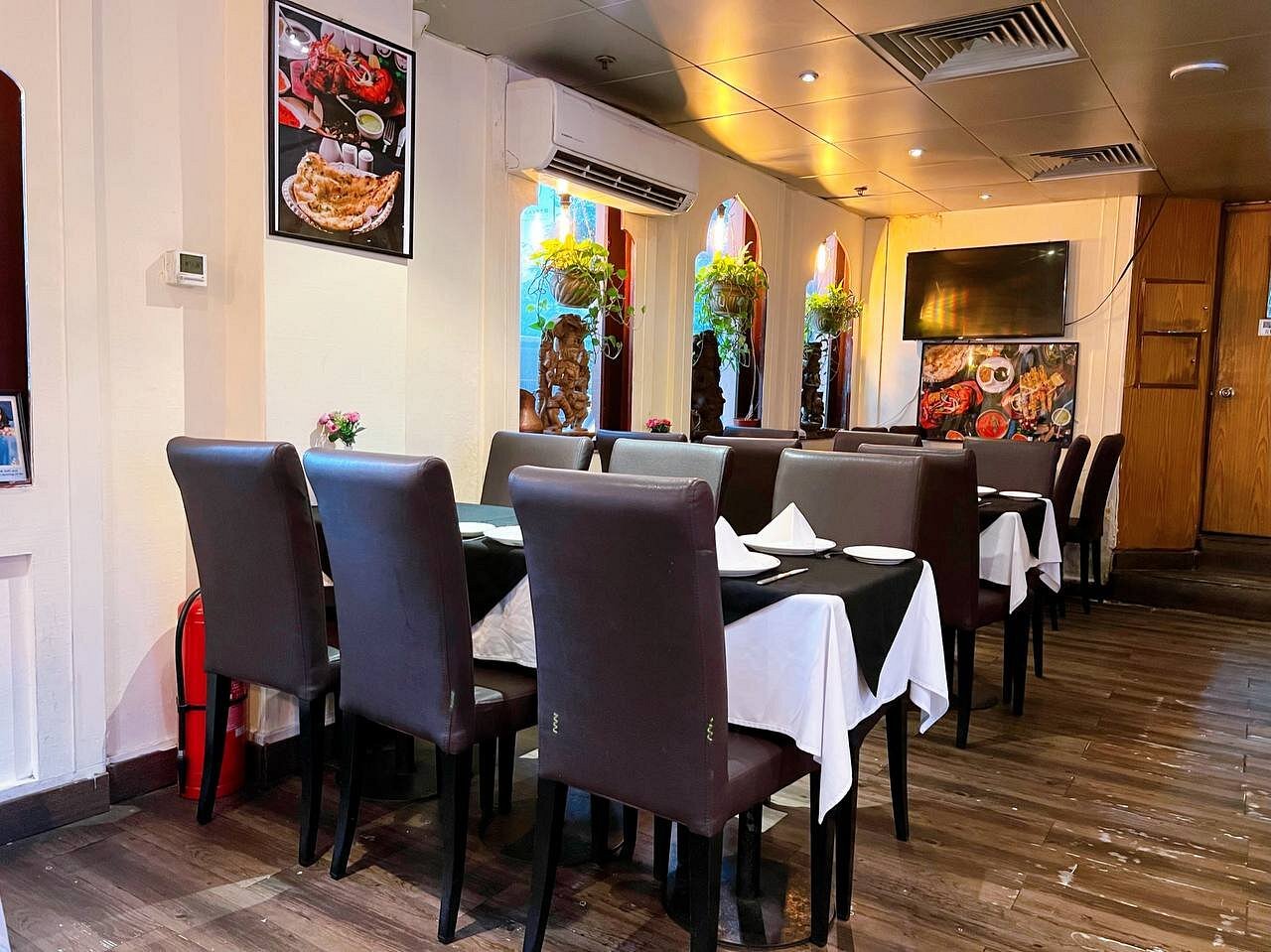Elegant dining ambience at Koh-I-Noor